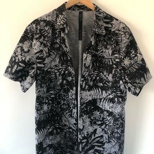 Lululemon Black and Gray Floral Casual Dress Shirt